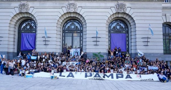 M&aacute;s de 800 pampeanos participaron de la marcha en Plaza de Mayo