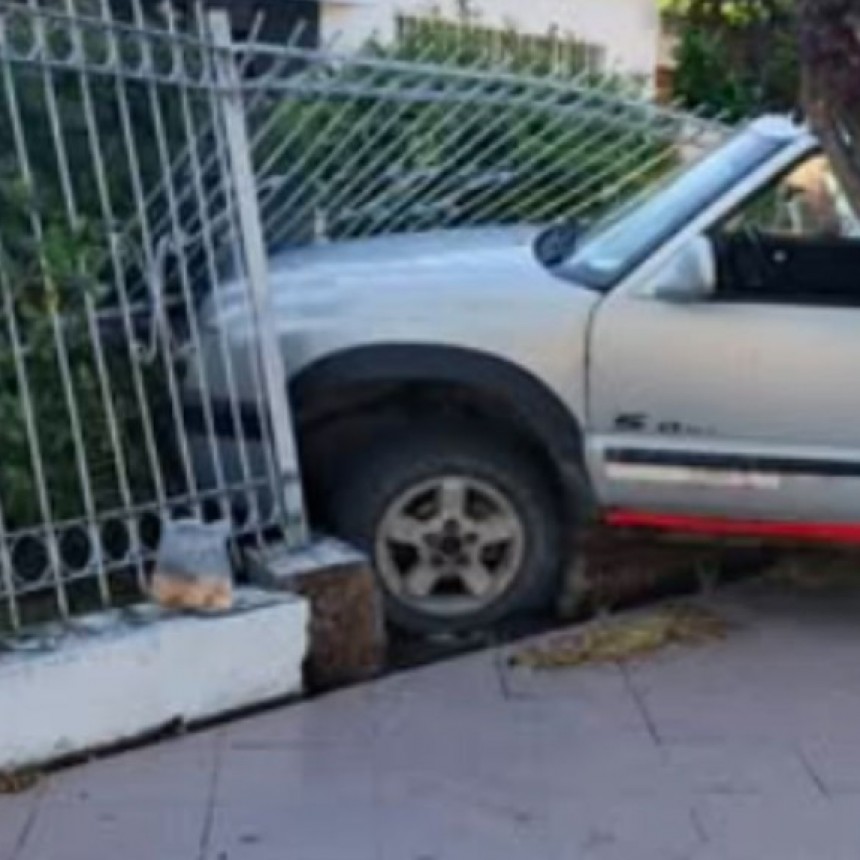 La Pampa: Una camioneta terminó incrustada en una vivienda 