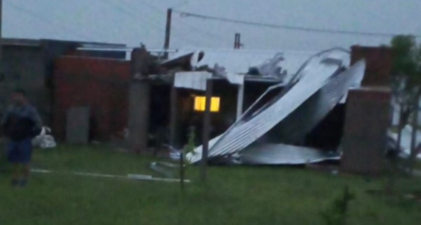 La Pampa:La desgarradora imagen que dejó el temporal: Construyeron su casa con mucho esfuerzo, trabajando día a día, y termino destruida