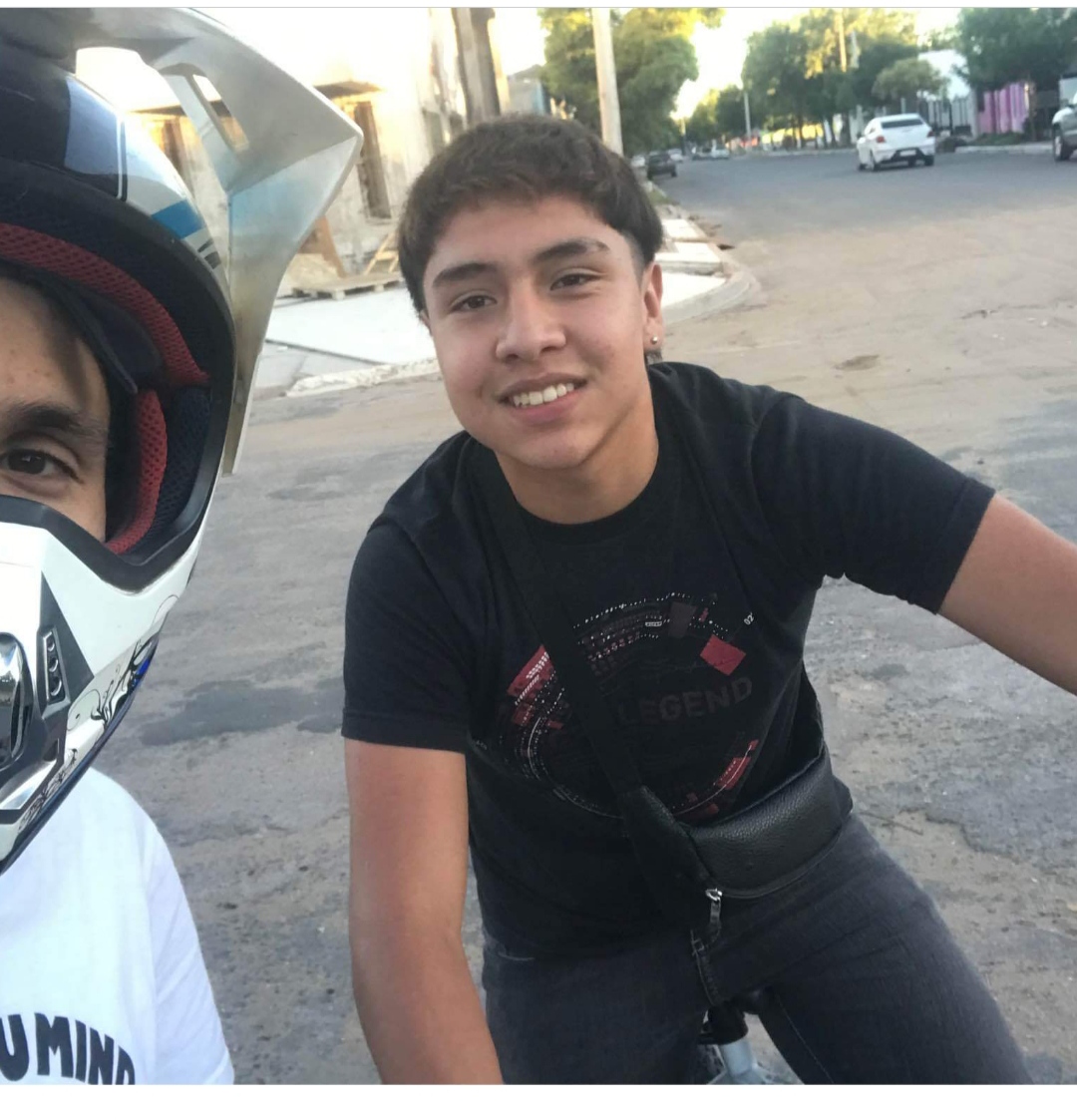 Encontr&oacute; un celular e hizo todo lo posible para devolverlo
