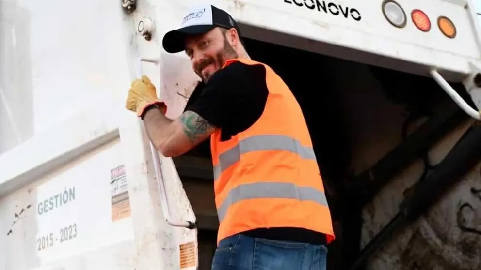 Un intendente sali&oacute; a recolectar la basura para ver c&oacute;mo mejorar el servicio