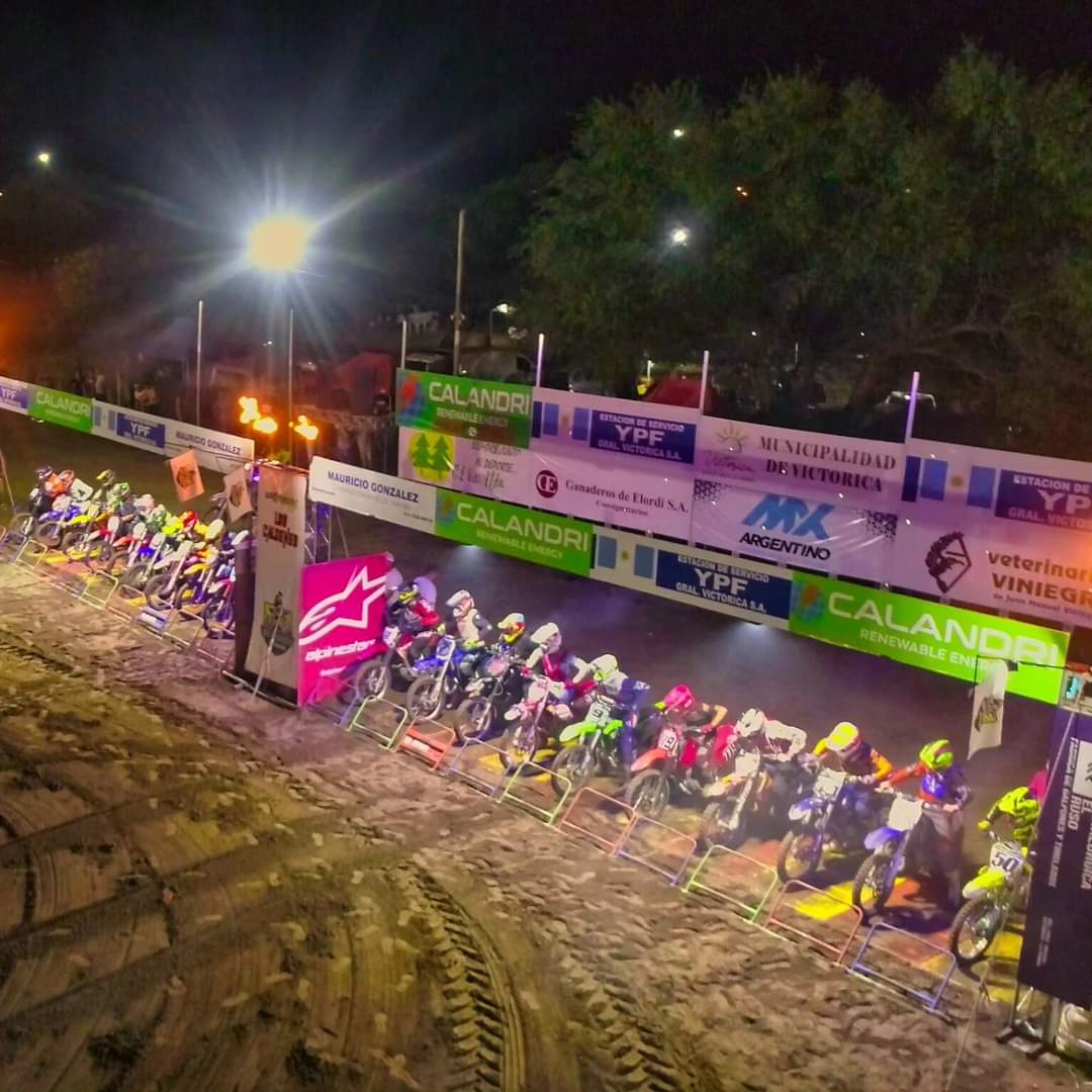 Ganadores de dinero en efectivo con la anticipada del Motocross Nocturno