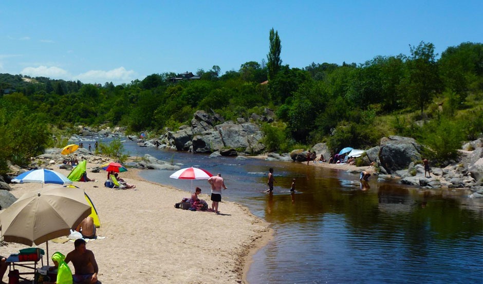 Un hombre radicado en La Pampa murió al arrojarse a un río en Córdoba y golpear su cabeza contra una roca