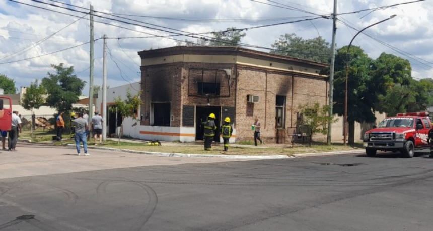 La Pampa: Incendio en comercio de Victorica destruye todo 