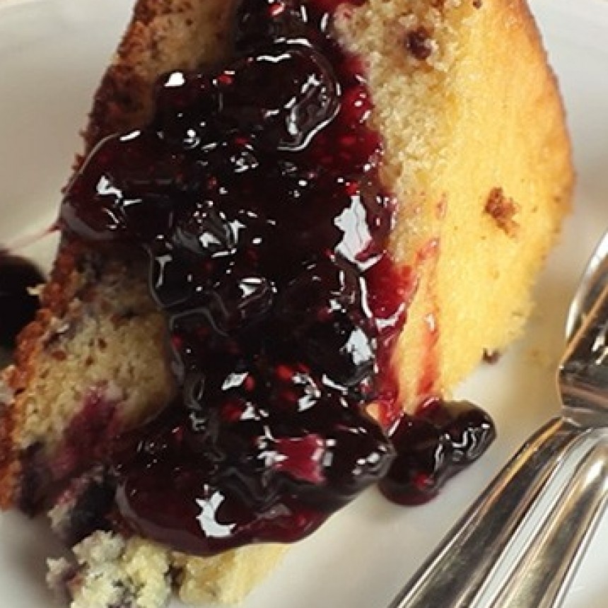 Bizcochuelo con frutos rojos