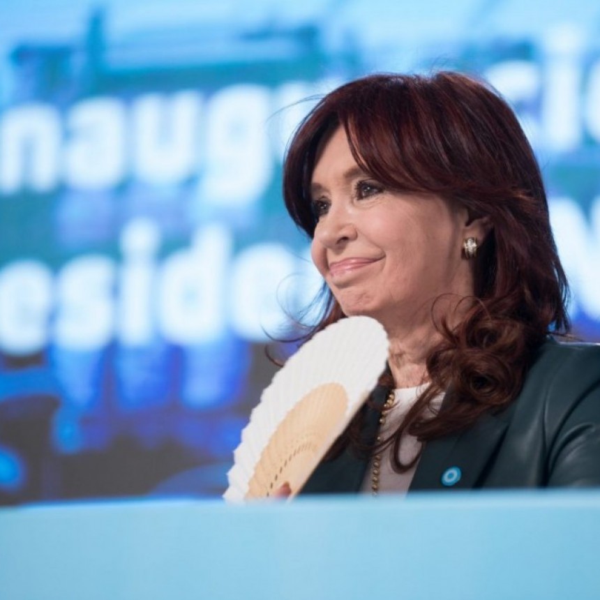 Cristina Fern&aacute;ndez trat&oacute; de &ldquo;cachivache&rdquo; a Milei por sus agresiones a la comunidad LGBTIQ+