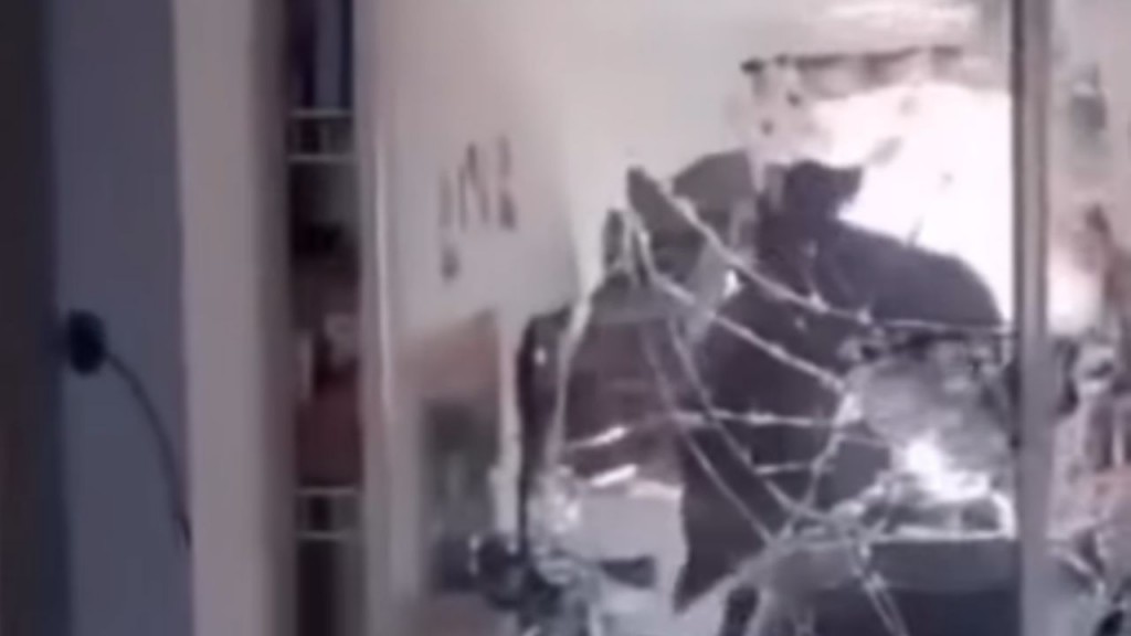 Su hijo destruyo toda la casa porque le quito el celular