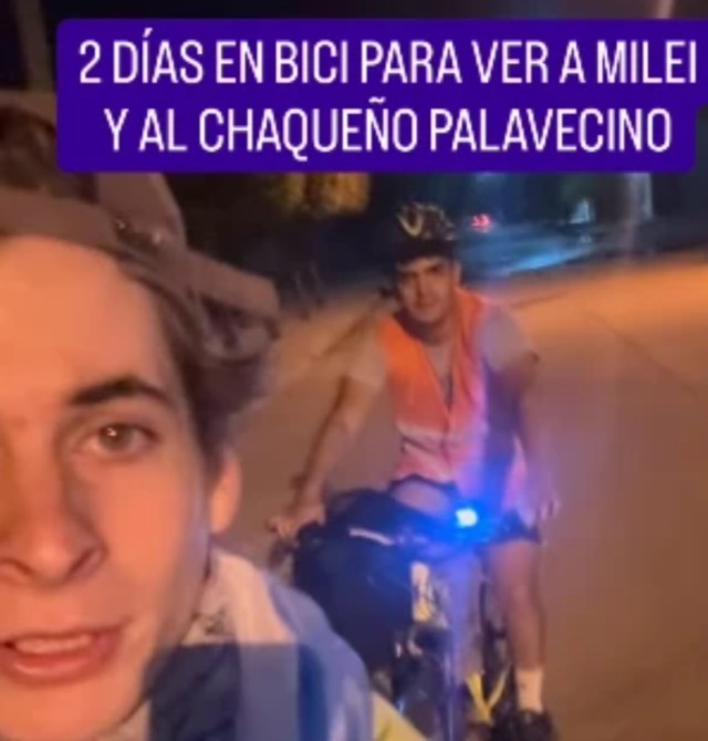 Militantes de Villa Mercedes pedalean 450 km para ver a Milei en Jesús María