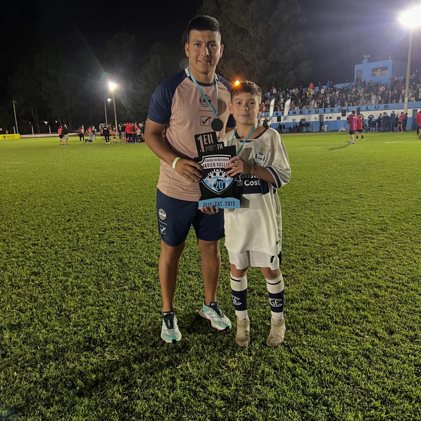 Gimnasia y Esgrima de la Plata campeón en balcarce con profe y jugador de Victorica 