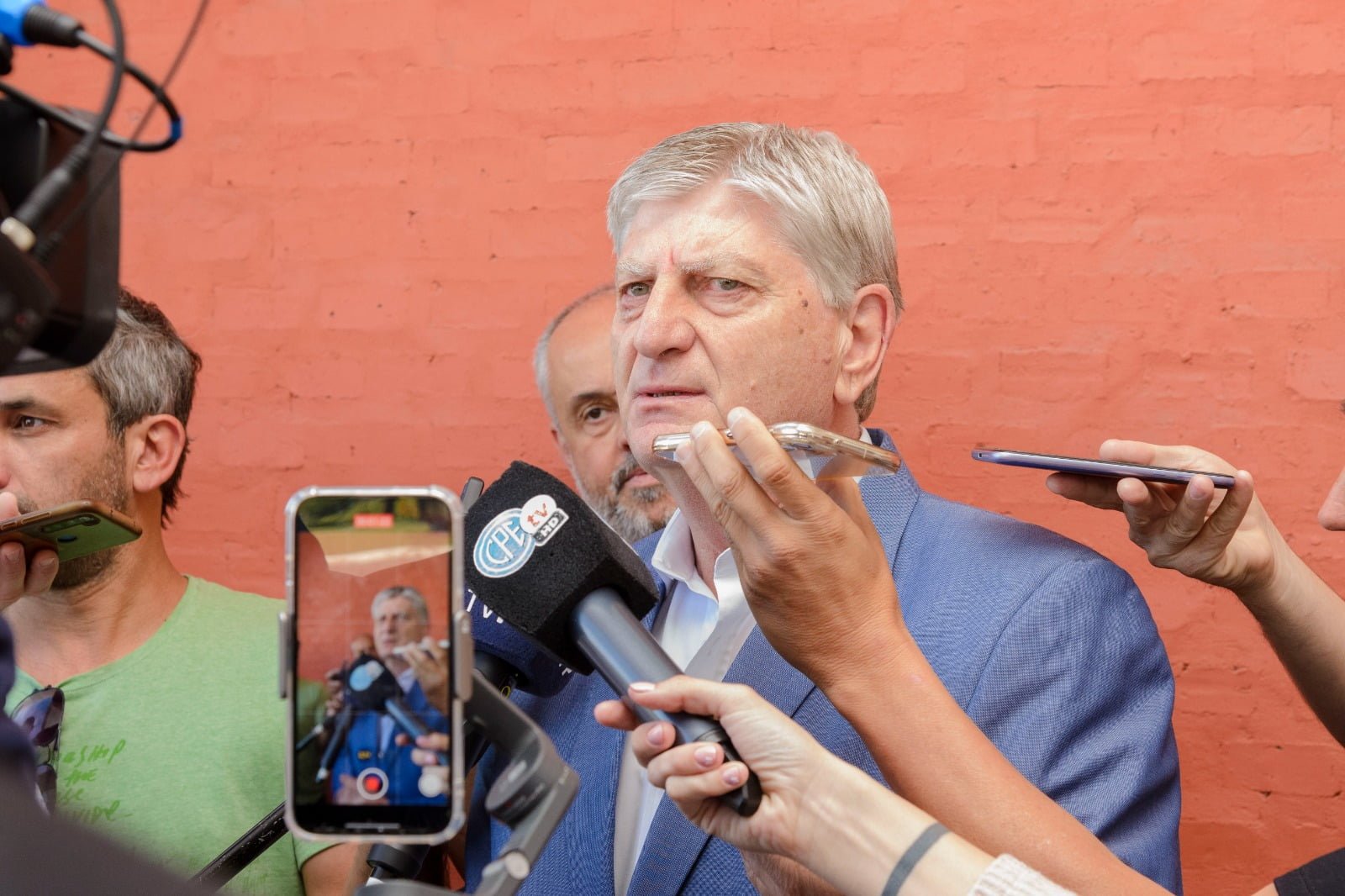 El gobernador de La Pampa : &ldquo;Pretenden tener a las provincias de rodillas&rdquo;