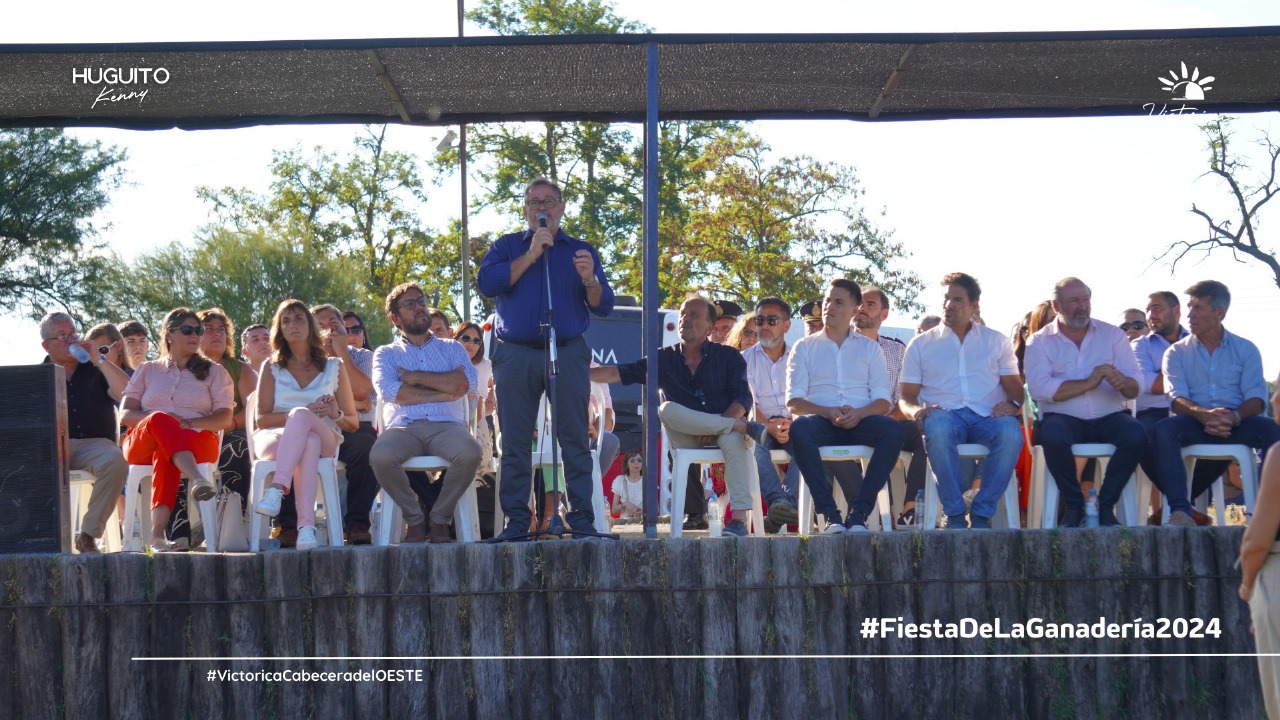 Kenny Intendente Pampeano : &ldquo;El Presidente Milei esta gestionando desde un libro y lo ideal es gestionar en el lugar y con la gente&rdquo;