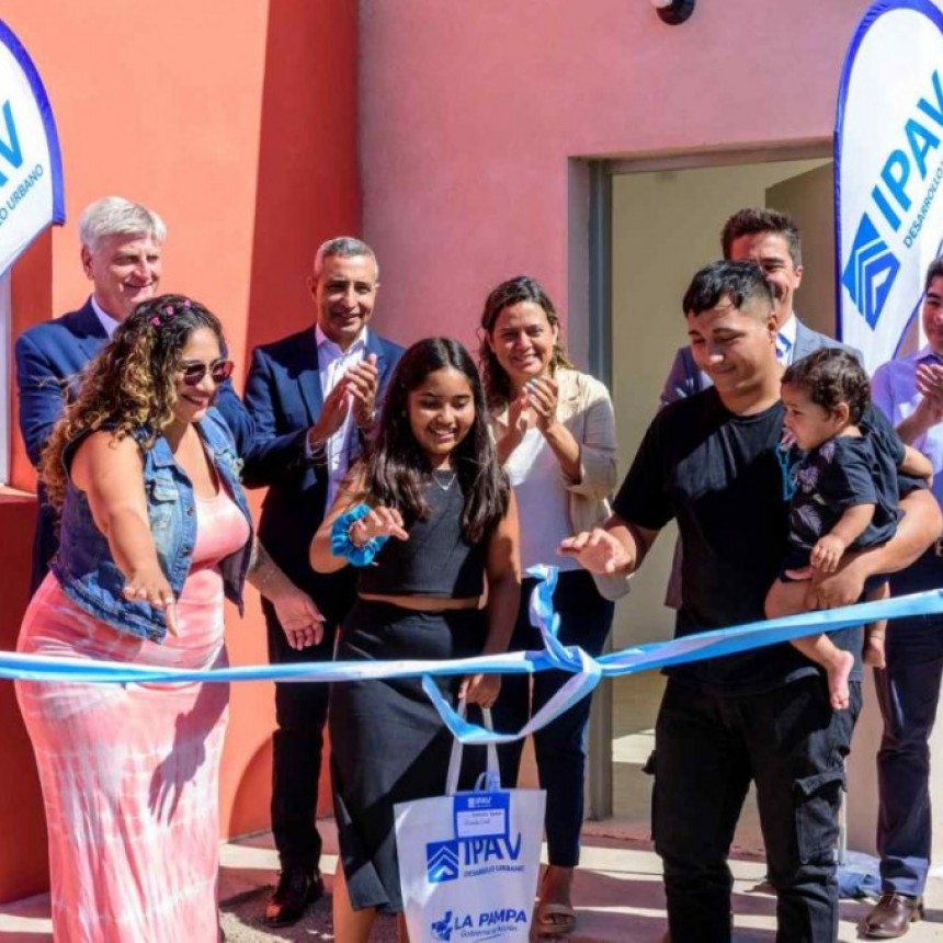 La Pampa: Ziliotto inaugur&oacute; obras que garantizan el agua potable y entreg&oacute; viviendas en Algarrobo del &Aacute;guila