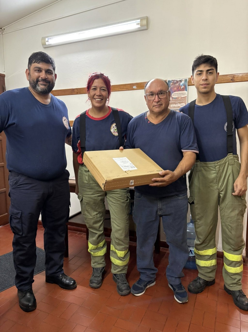 La Pampa: Los Bomberos de Victorica recibieron la donación de antena una Starlink de la Asociación de Productores del Oeste Pampeano 