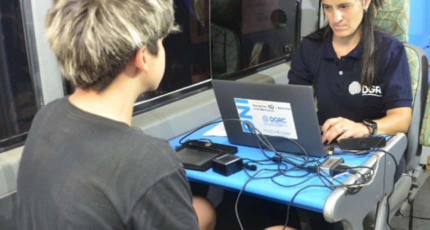 Comenzó a implementarse el nuevo DNI electrónico y no será obligatorio renovar los documentos vigentes