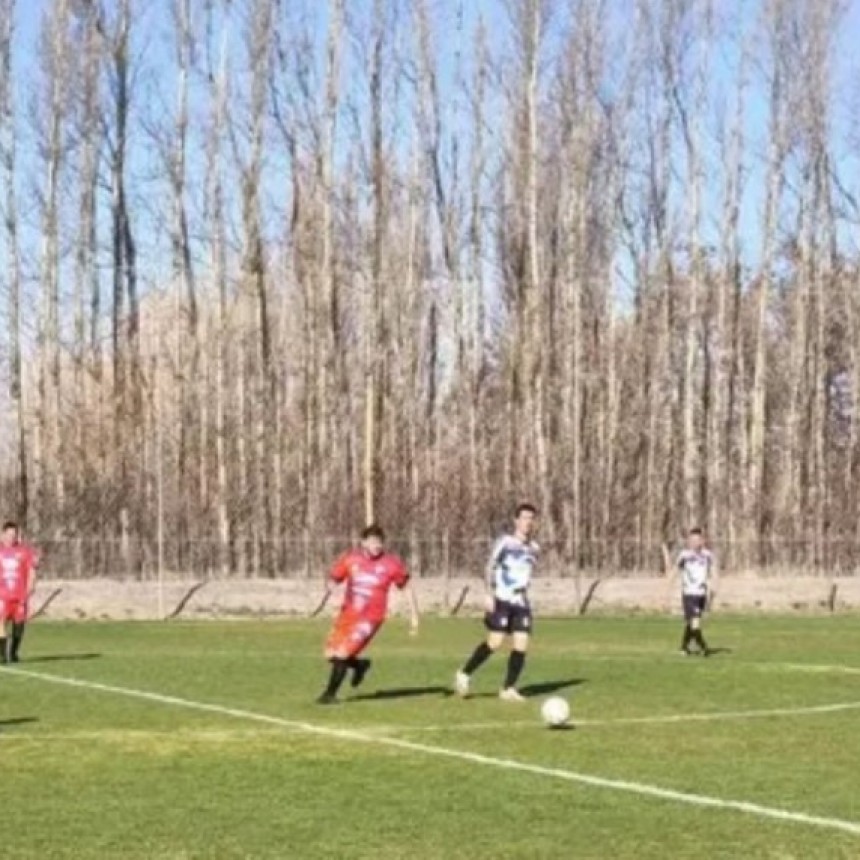 Murió un hombre tras descompensarse en un partido de fútbol