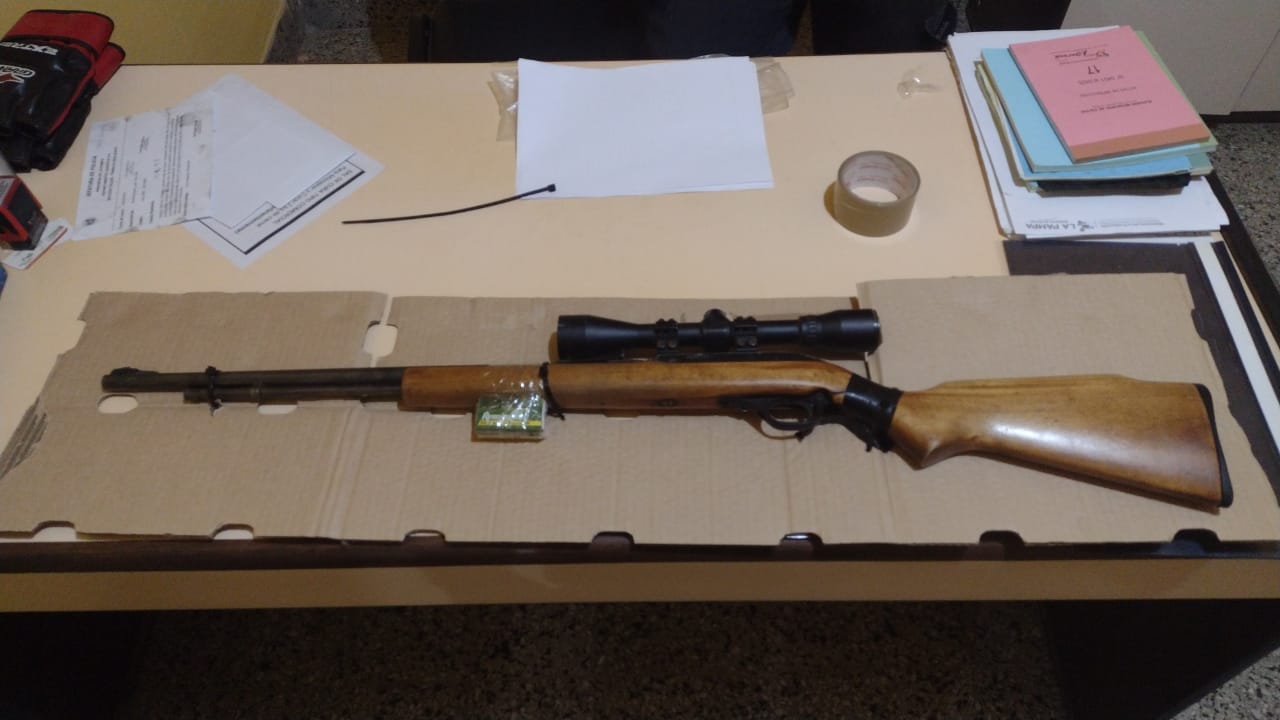 Cerca Luan Toro: les secuestraron un arma a tres santarrose&ntilde;os porque no ten&iacute;a documentaci&oacute;n