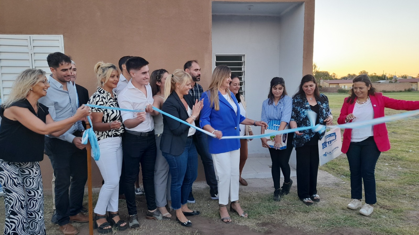 Luan Toro : Entrega de viviendas 