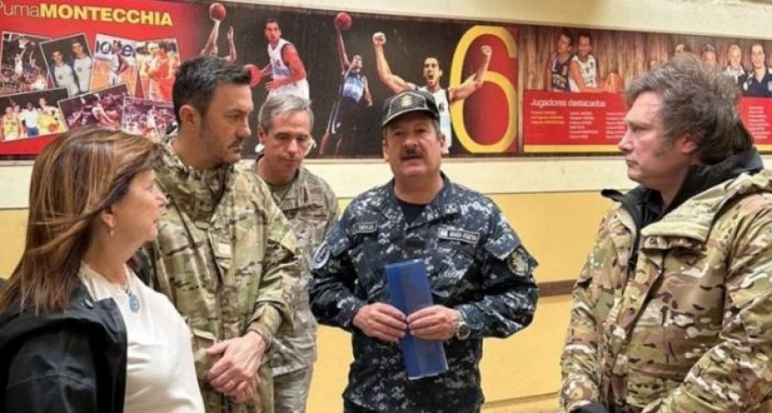 El presidente Milei viaj&oacute; a Bah&iacute;a Blanca para supervisar la asistencia tras el temporal