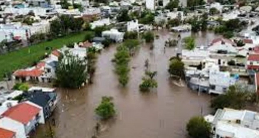 Alerta en Bah&iacute;a Blanca: suspenden clases turno tarde y transporte p&uacute;blico por tormentas