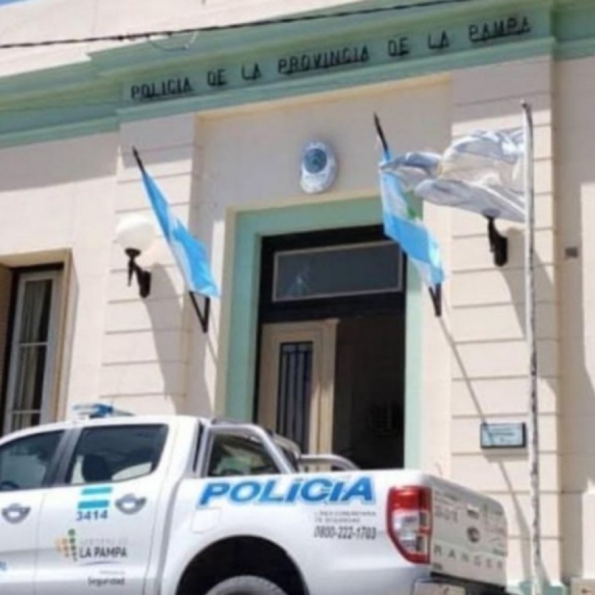 La Pampa: Docente de escuela denunciado por la madre de alumna. Investigaci&oacute;n y escrache
