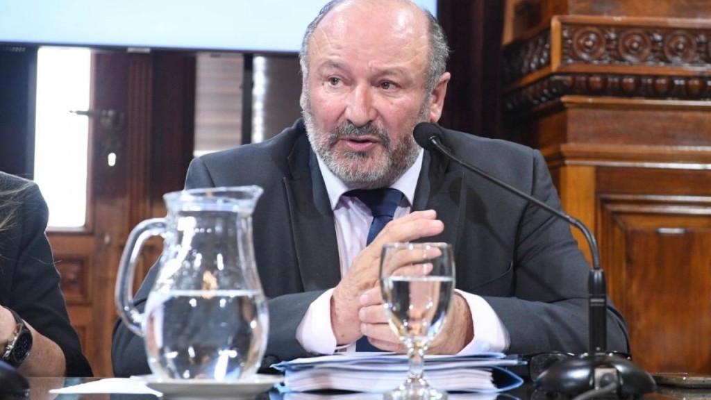 El senador nacional Daniel Kroneberger renunci&oacute; al aumento salarial dispuesto por decreto