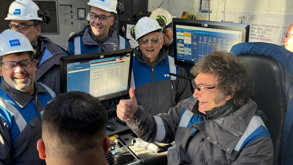 &ldquo;Pas&eacute; de ser due&ntilde;a, de tener mi propia oficina y mi cafetera, a estar en el uber todo el d&iacute;a&rdquo; Empresaria textil creadora de los mamelucos YPF virales de Milei, ahora sufre la apertura de importaciones