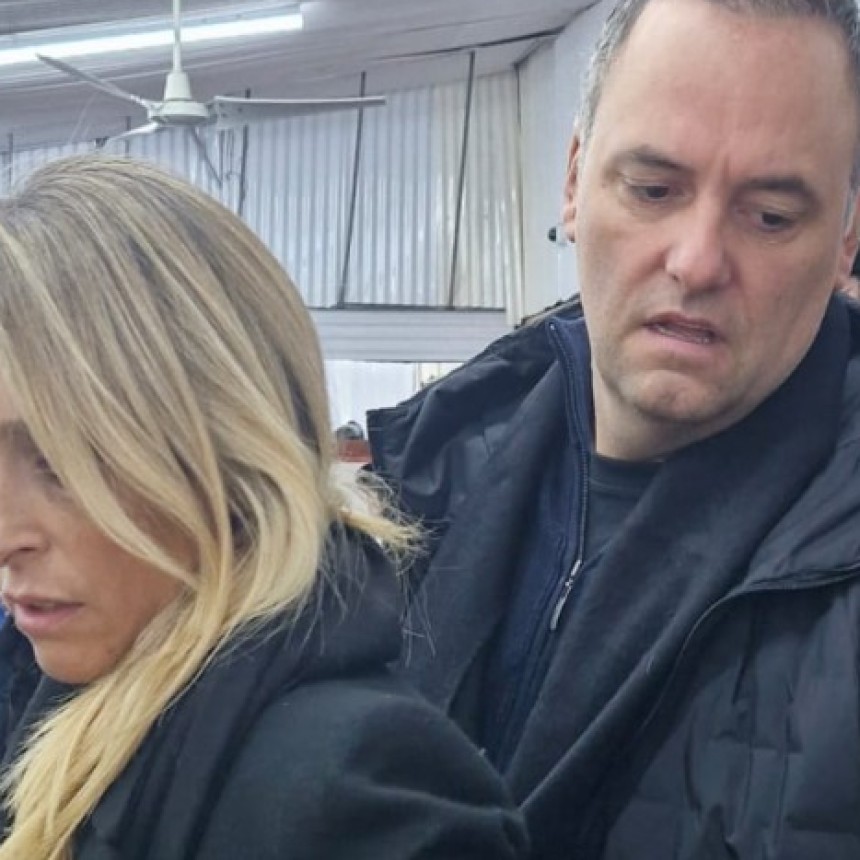 Manuel Adorni justific&oacute; el viaje con su esposa en el avi&oacute;n presidencial: &ldquo;Vengo una semana a deslomarme a Nueva York, quer&iacute;a que me acompa&ntilde;e&rdquo;