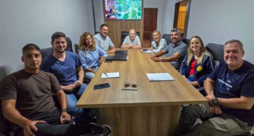 Verna volvi&oacute; a mostrarse en el &aacute;mbito pol&iacute;tico con un encuentro de la L&iacute;nea Plural