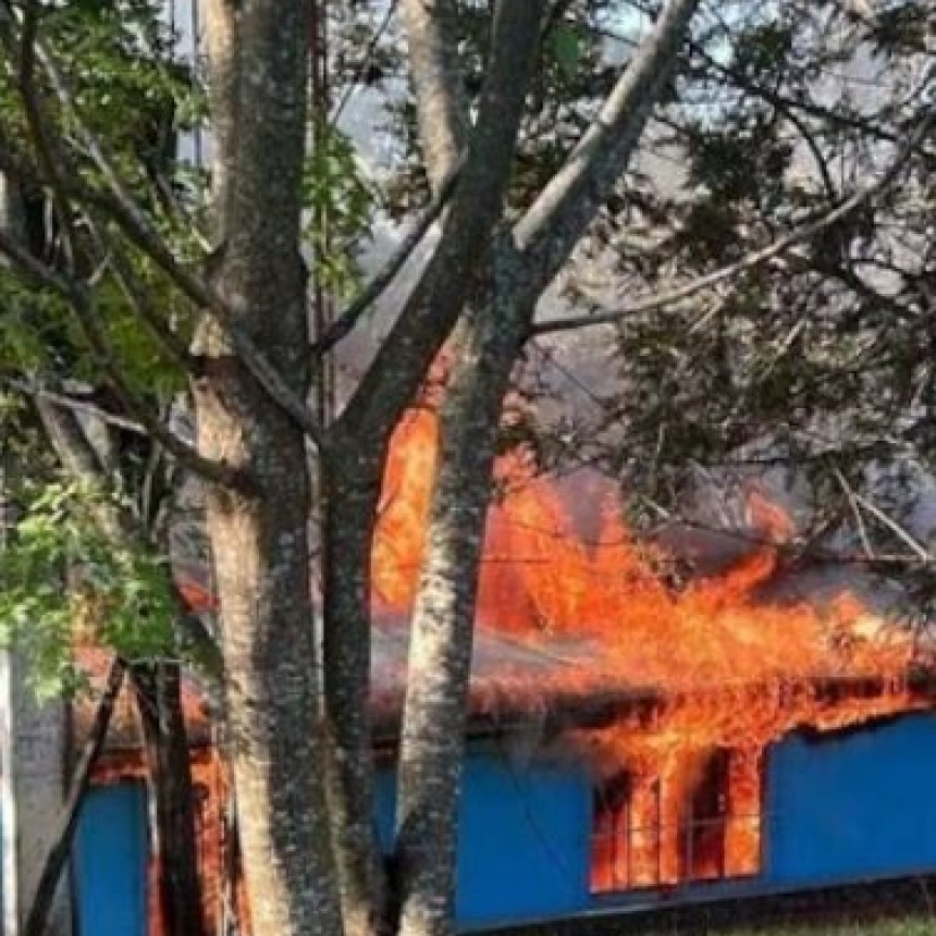 Acusan a un chico de 13 a&ntilde;os de haber incendiado un colegio hist&oacute;rico de Misiones