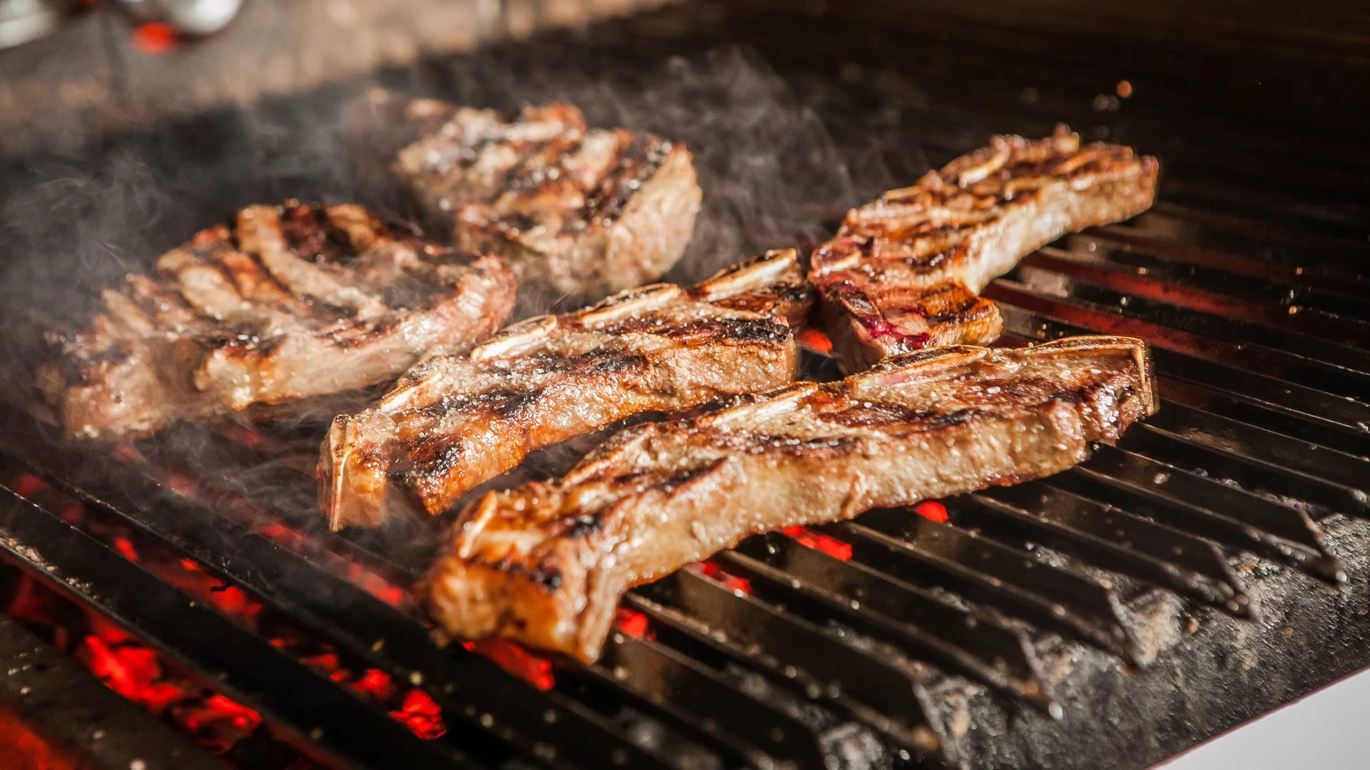 Se salvaron varios Pecadores : denunci&oacute; a su vecino porque estaba haciendo asado en semana santa