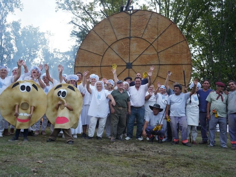 Somos campeones otra vez : la Torta frita m&aacute;s grande del mundo es Argentina 