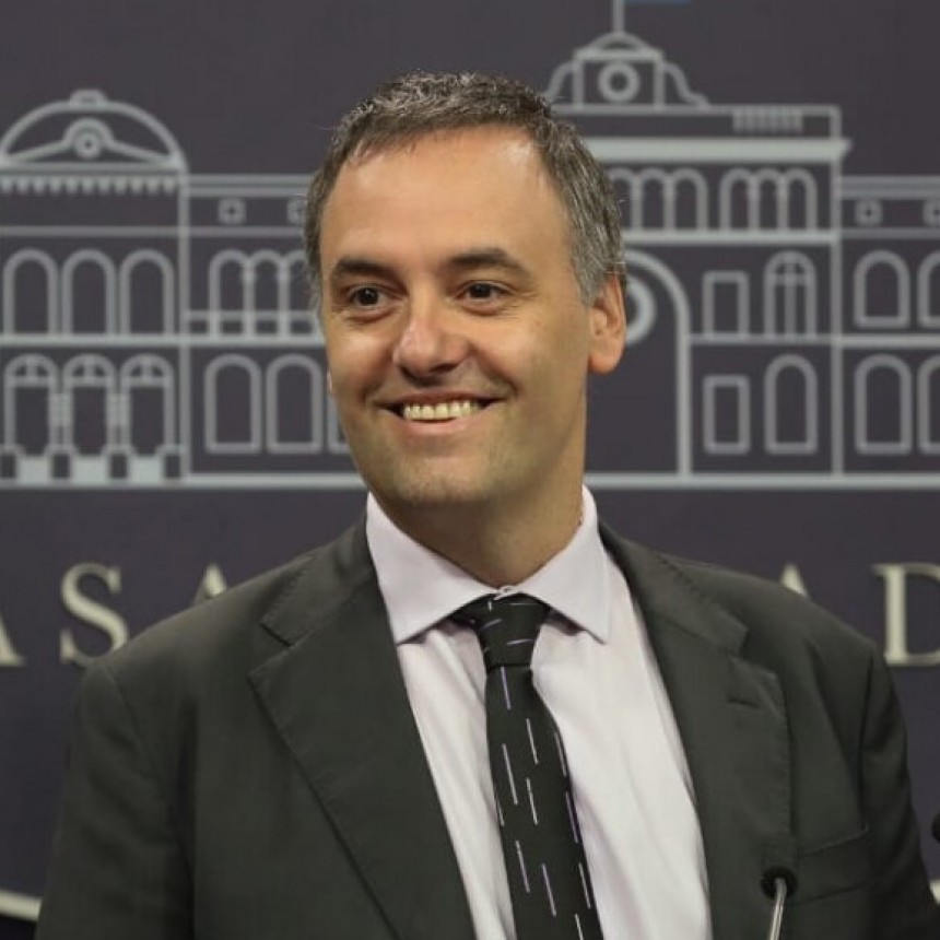 Manuel Adorni fue ascendido a secretario de Estado y le subieron el sueldo: cu&aacute;nto cobrar&aacute;