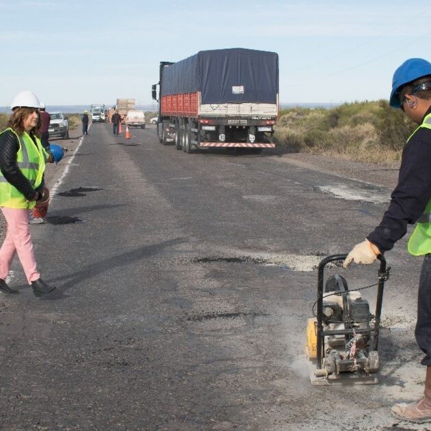 Nacionales : La intendenta de Catriel decidi&oacute; tapar pozos de la Ruta Nacional 151 ante la falta de respuesta de Nacion