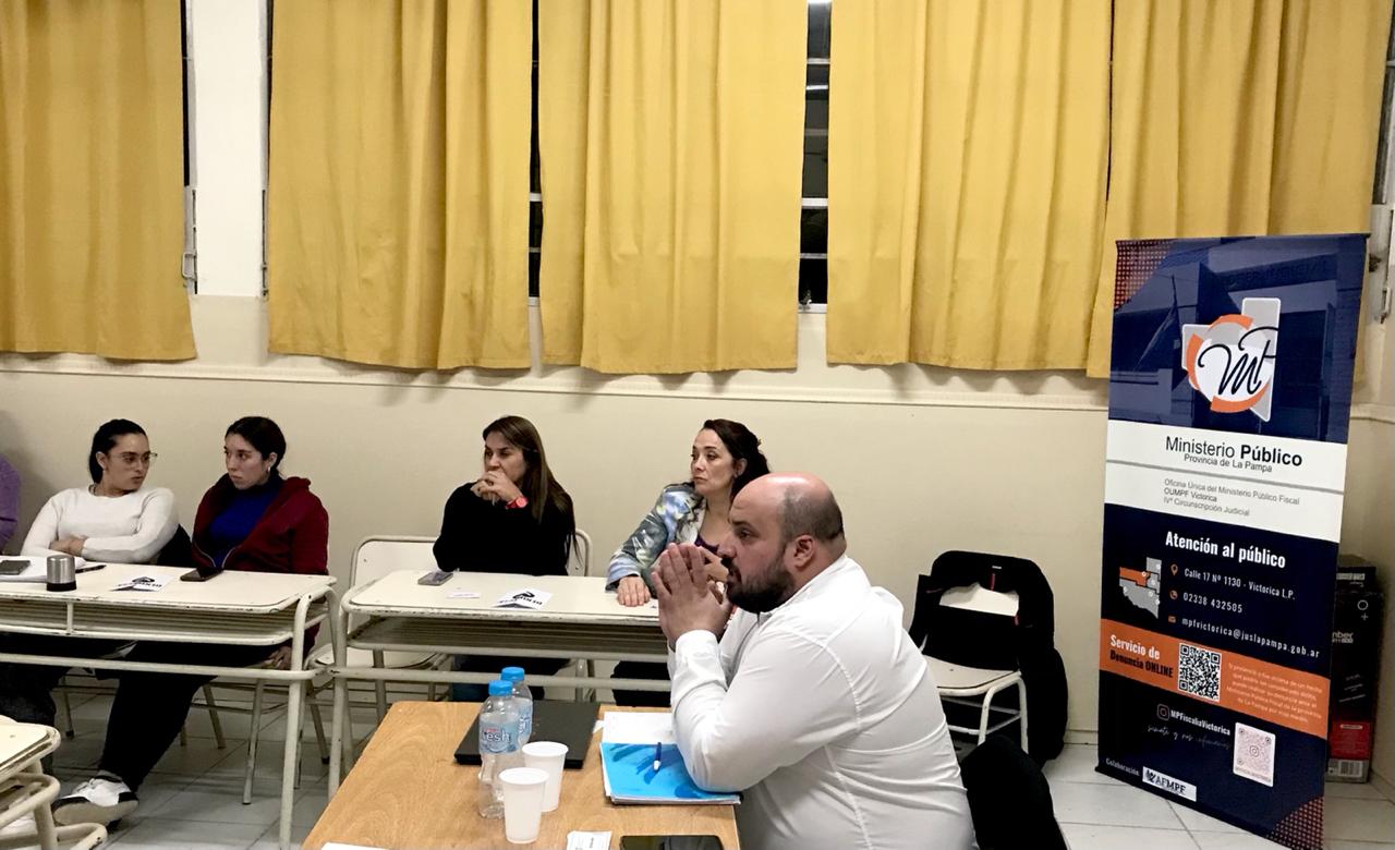 La Pampa : Fiscal hablo con estudiantes del ISFD sobre vulneraci&oacute;n de derechos en las escuelas 