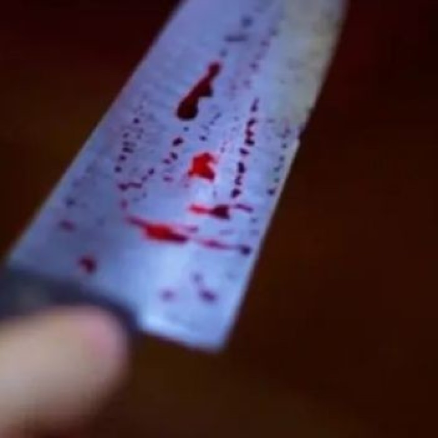 Apu&ntilde;alaron a una docente, le robaron su sueldo y le dejaron el cuchillo clavado