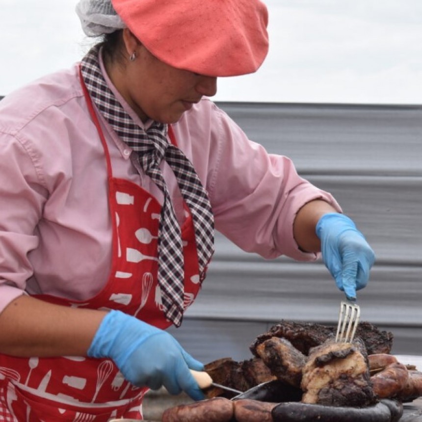 La Pampa: &iexcl;El fuego no es solo cosa de hombres! Har&aacute;n la primera "Fiesta Regional de Asadoras"