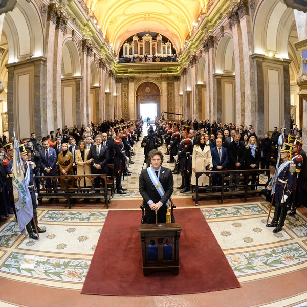 Tedeum 25 de Mayo:El arzobispo advirti&oacute; por las "consecuencias nefastas" de las pol&iacute;ticas actuales. Milei estaba presente escuchando 