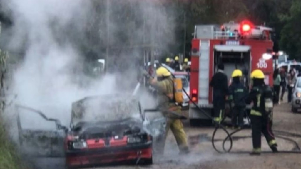 Acusaron a un portero de abusar de una niña de 3 años y los vecinos le prendieron fuego a su casa y su auto
