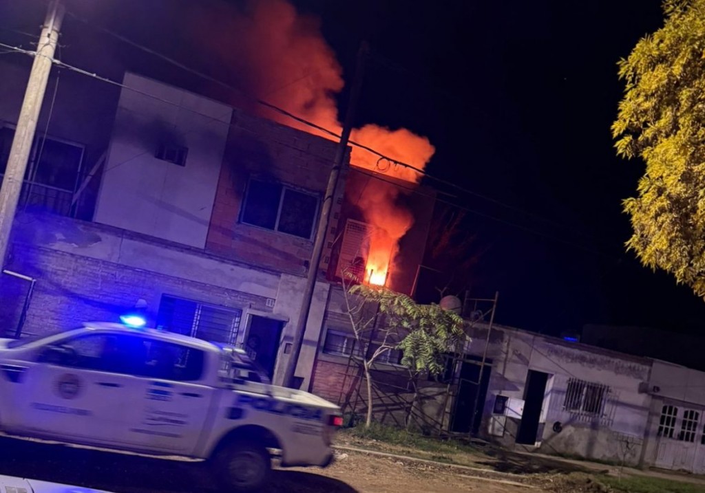 La Pampa: Un cortocircuito en una heladera provocó el incendió de un departamento en construcción