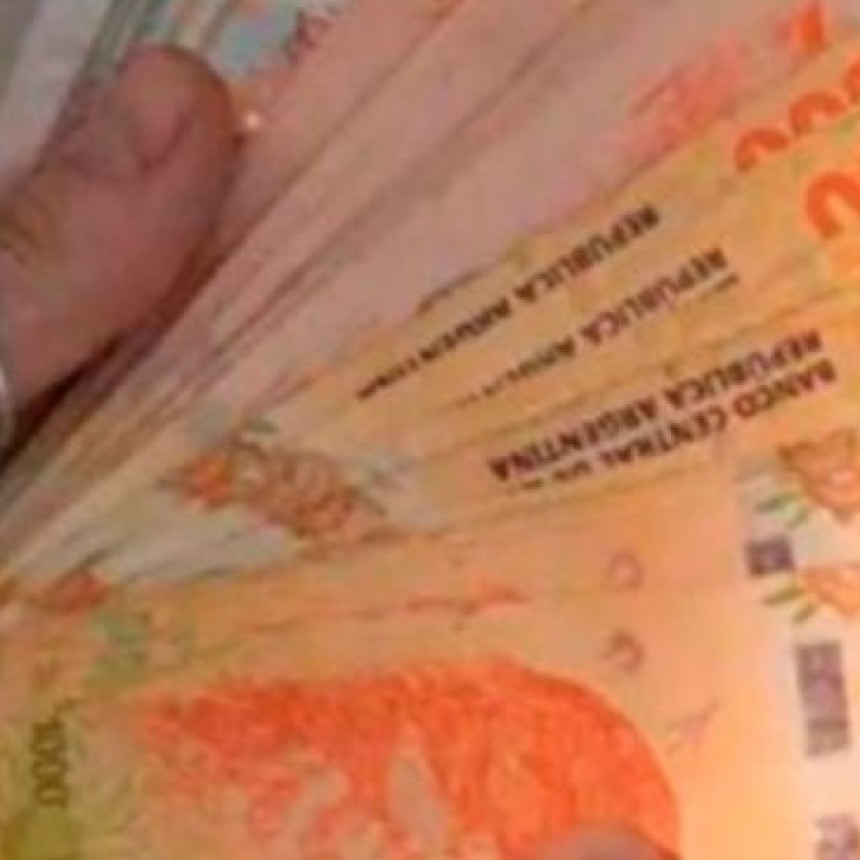 Junio llega con una ola de subas en alquileres, transporte, prepagas y combustibles