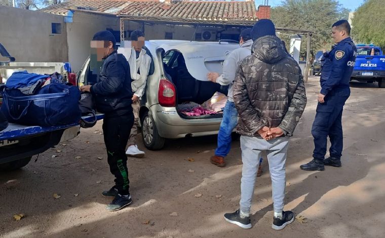 De no creer: llevo a su hija en el ba&uacute;l del auto por 200 km