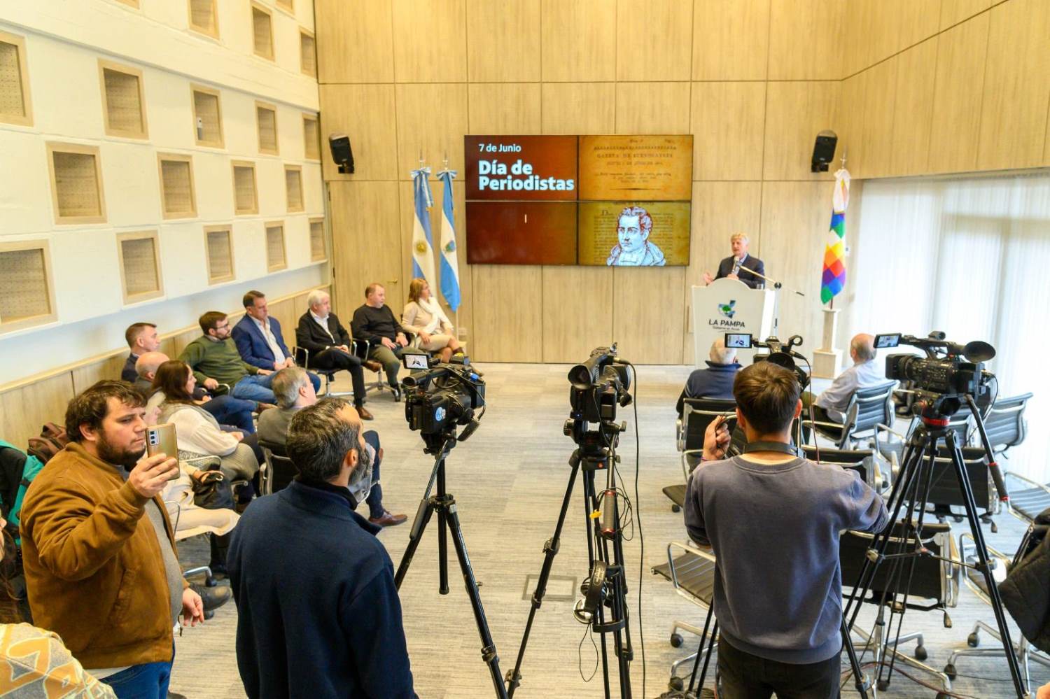 La Pampa: El gobernador hablo sobre los aumentos que piden gremios 