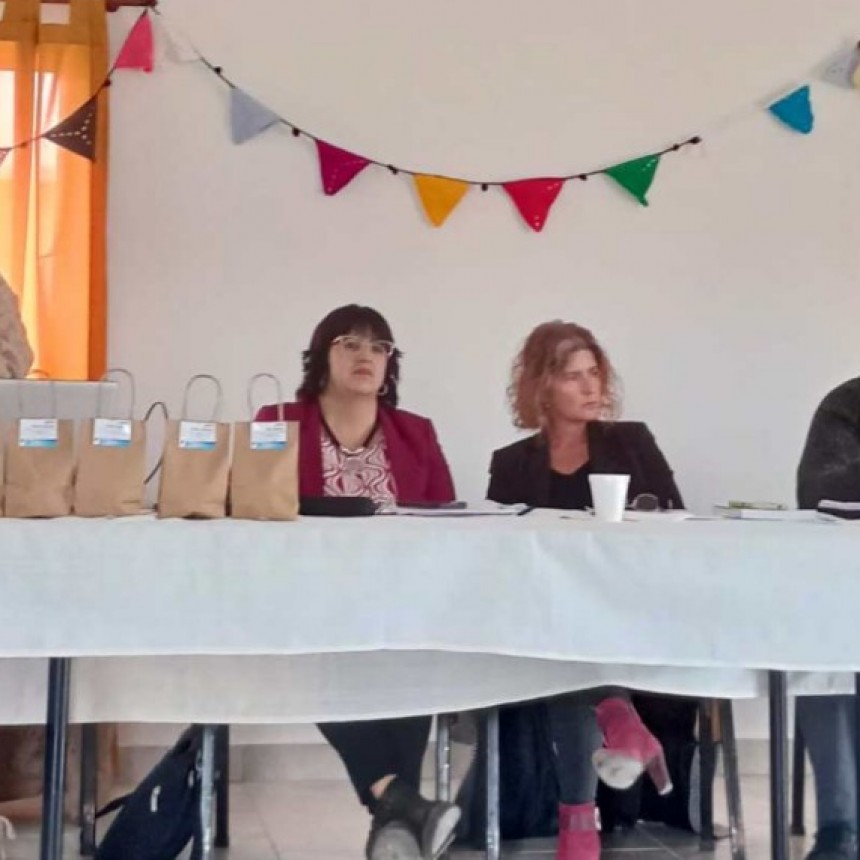 La Pampa:En Luan Toro fiscal particip&oacute; de charla sobre tenencia responsable y derecho animal 