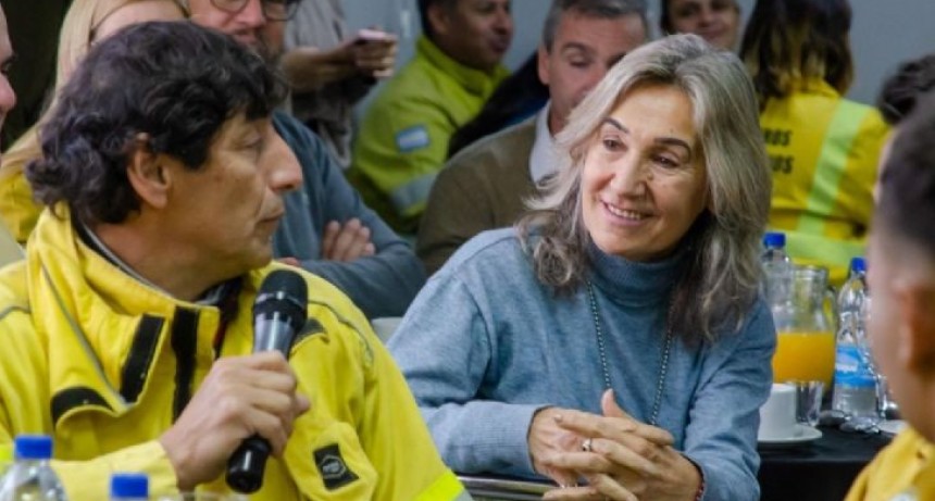 Reconocieron a los bomberos pampeanos que combatieron los incendios en la Patagonia