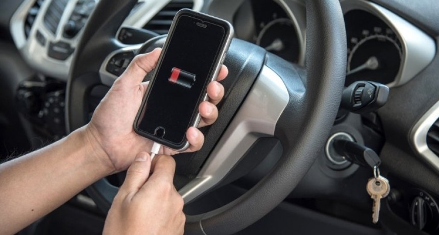 El uso del celular mientras se conduce es la principal causa de accidentes
