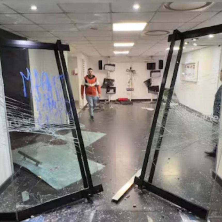 Tras la condena a CFK, entraron por la fuerza y causaron destrozos en el edificio de TN y eltrece