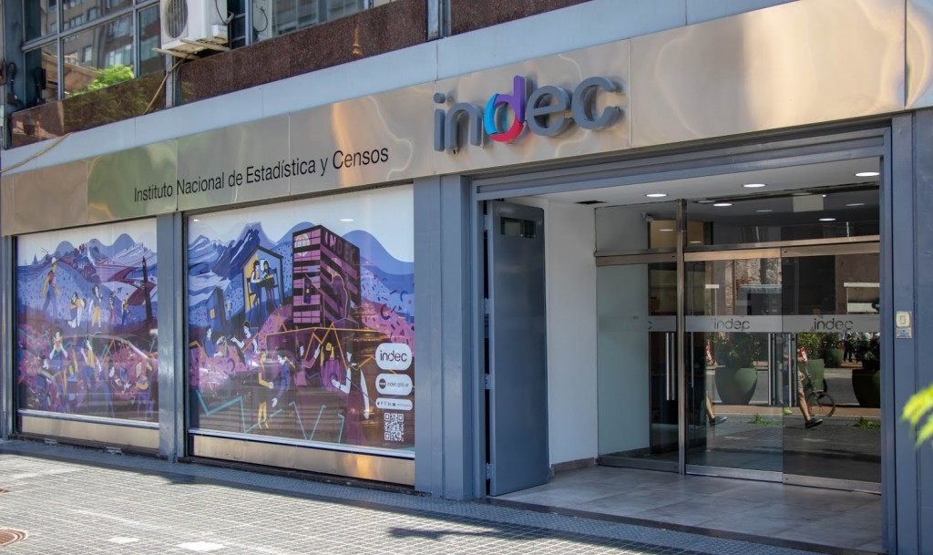 Según el INDEC, la suba de salarios duplicó a la inflación