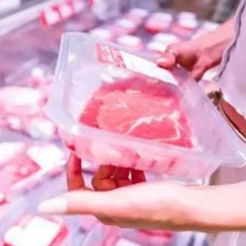 "La gente cambi&oacute; la dieta" dijo un carnicero al consultarle por la baja del consumo 