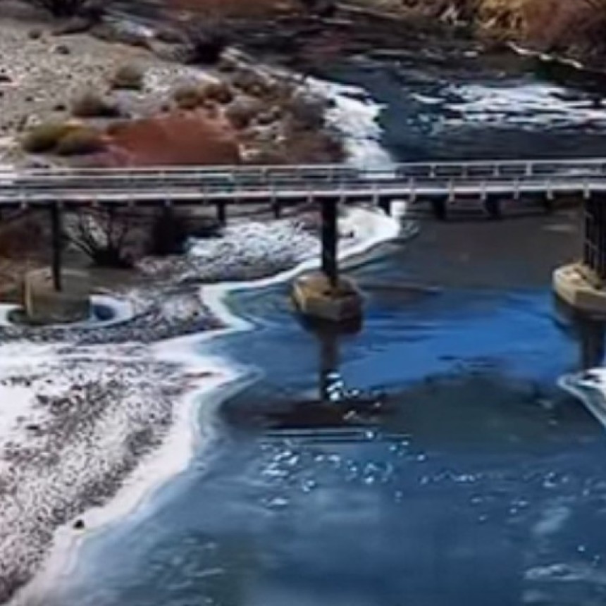 Con 16 grados bajo cero, se congel&oacute; el r&iacute;o Pichileufu en R&iacute;o Negro
