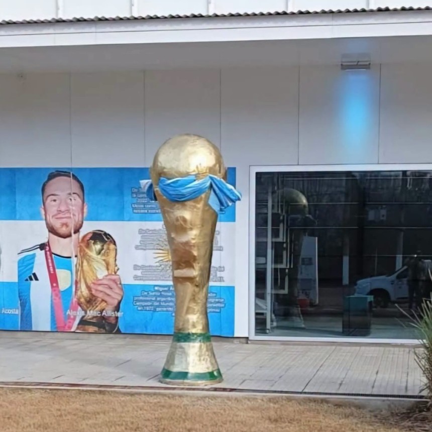La Pampa: Pueblo construye una Copa del Mundo con materiales reciclados y rinde homenaje a los jugadores